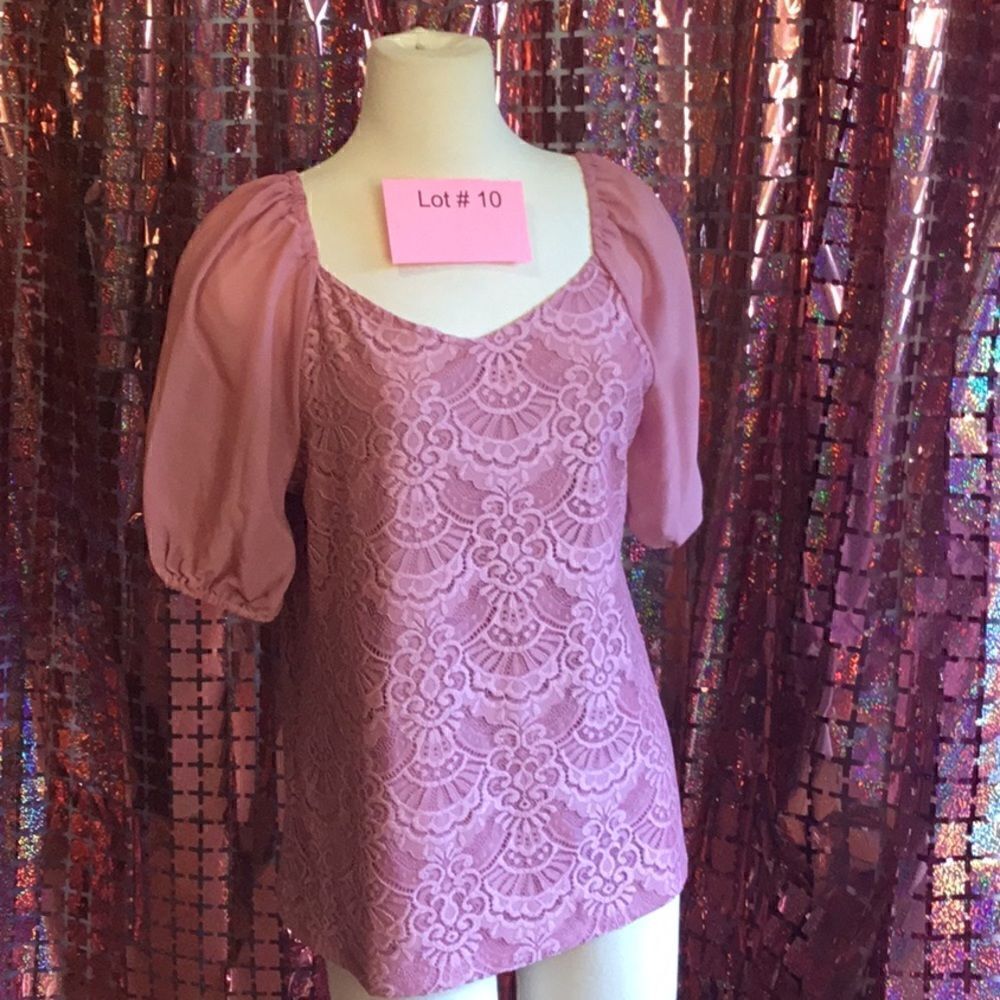 NWOT rose colored tunic style top with lace overlay, sheer puff sleeves medium